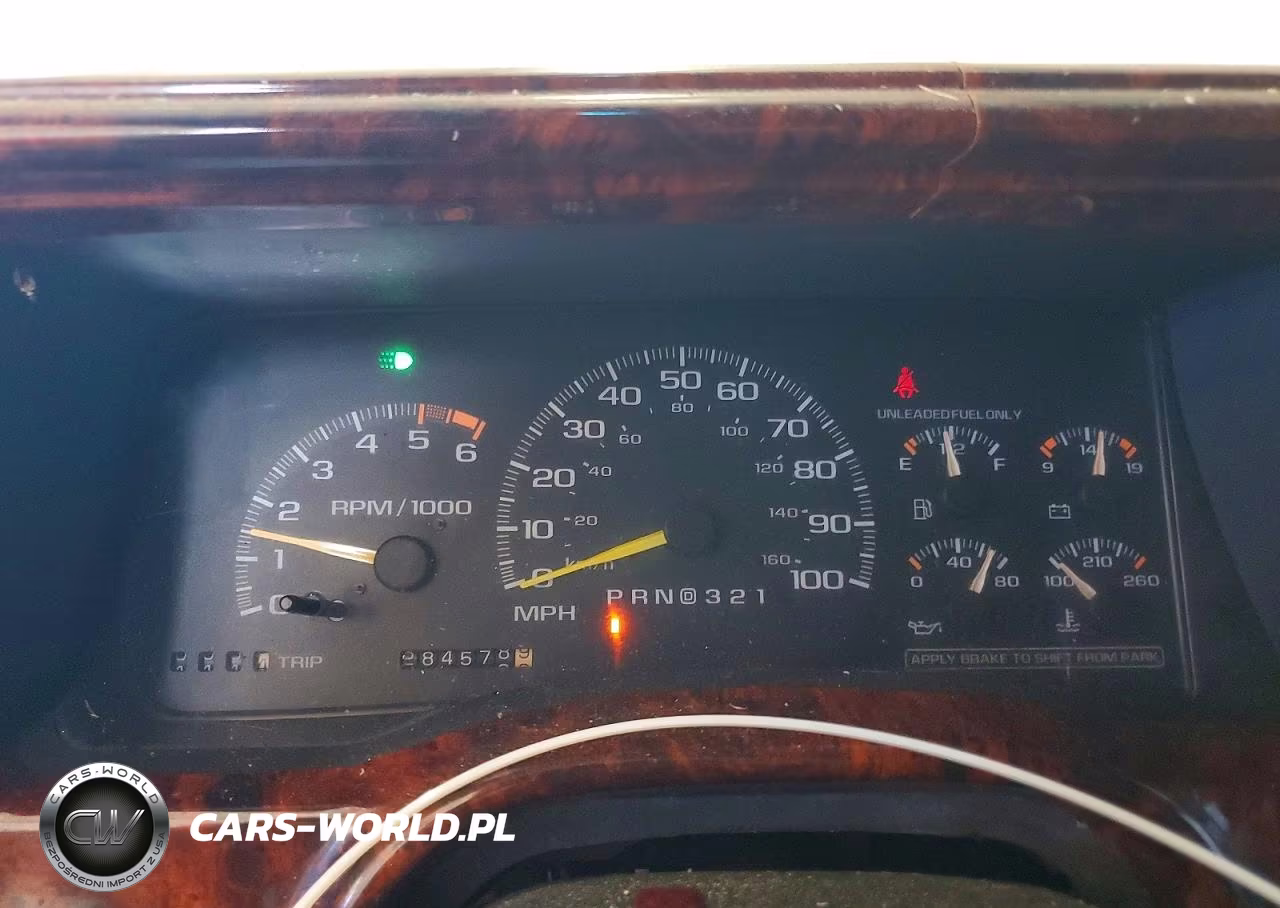 1996 Chevrolet Tahoe C1500 VIN:1GNEC13R4TJ308646 - 9