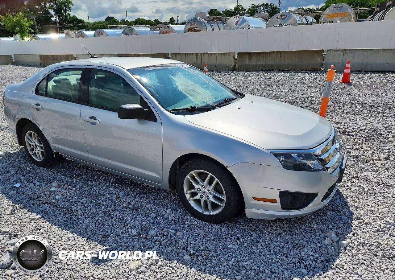 2010 Ford Fusion S VIN:3FAHP0GA3AR208488 - 4