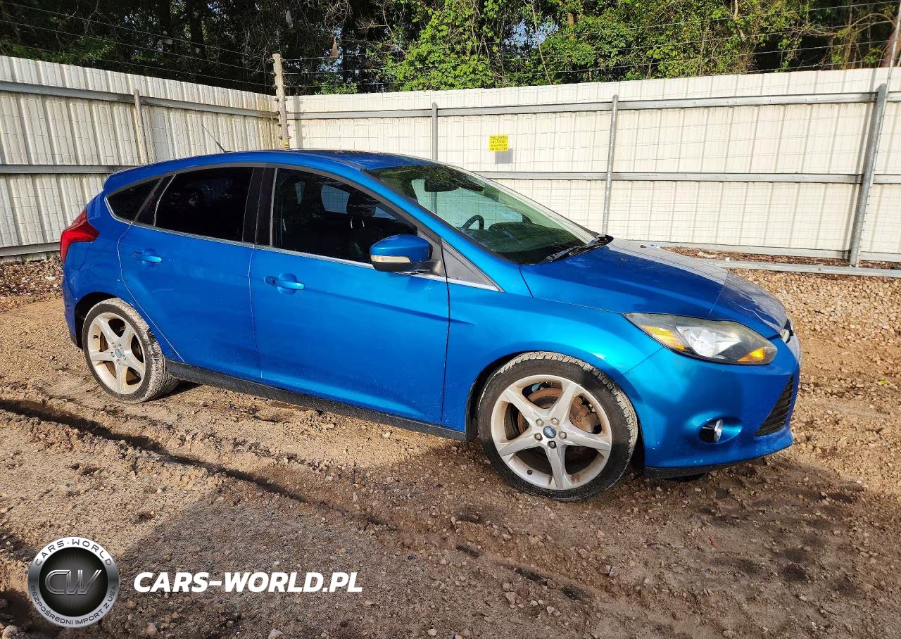 2012 Ford Focus Titanium VIN:1FAHP3N24CL273431 - 4