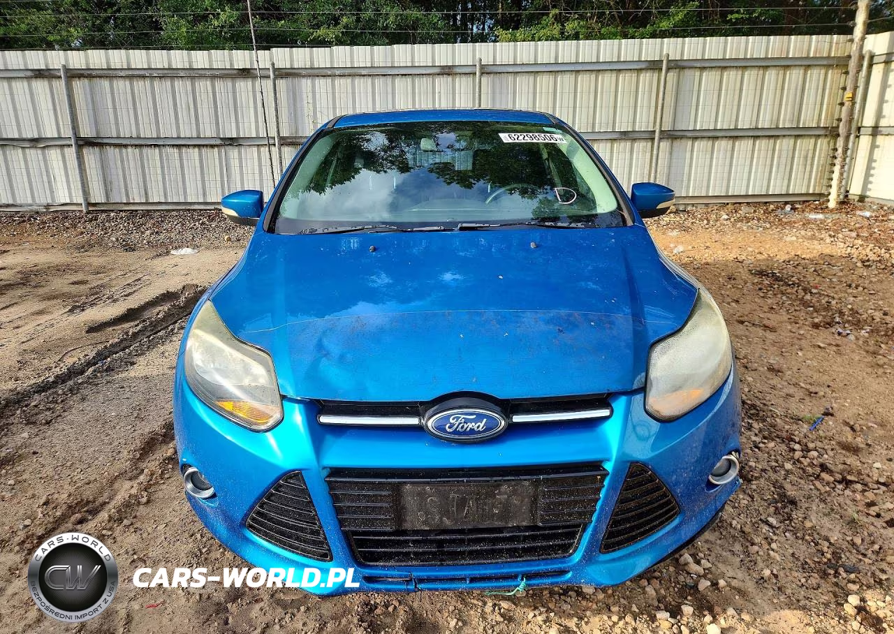 2012 Ford Focus Titanium VIN:1FAHP3N24CL273431 - 5