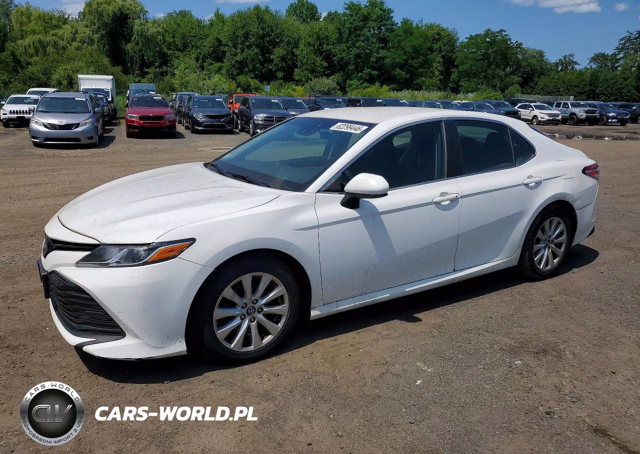 2018 Toyota Camry Le – zdjęcie 1 z 12