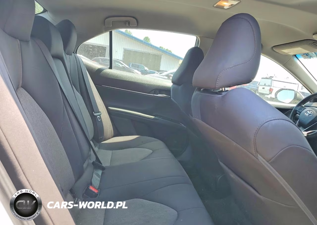 2018 Toyota Camry Le VIN:4T1B11HK0JU641494 - 10