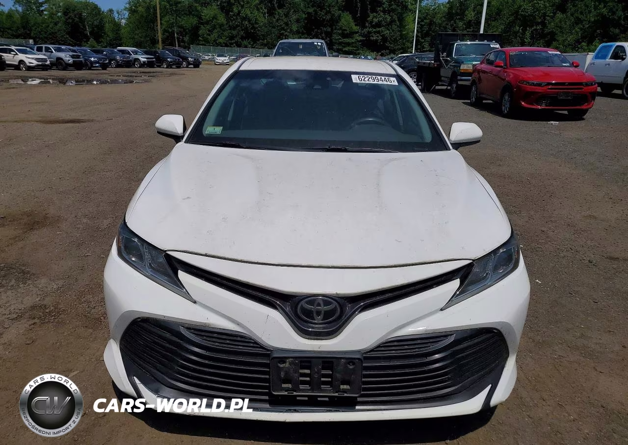 2018 Toyota Camry Le VIN:4T1B11HK0JU641494 - 5
