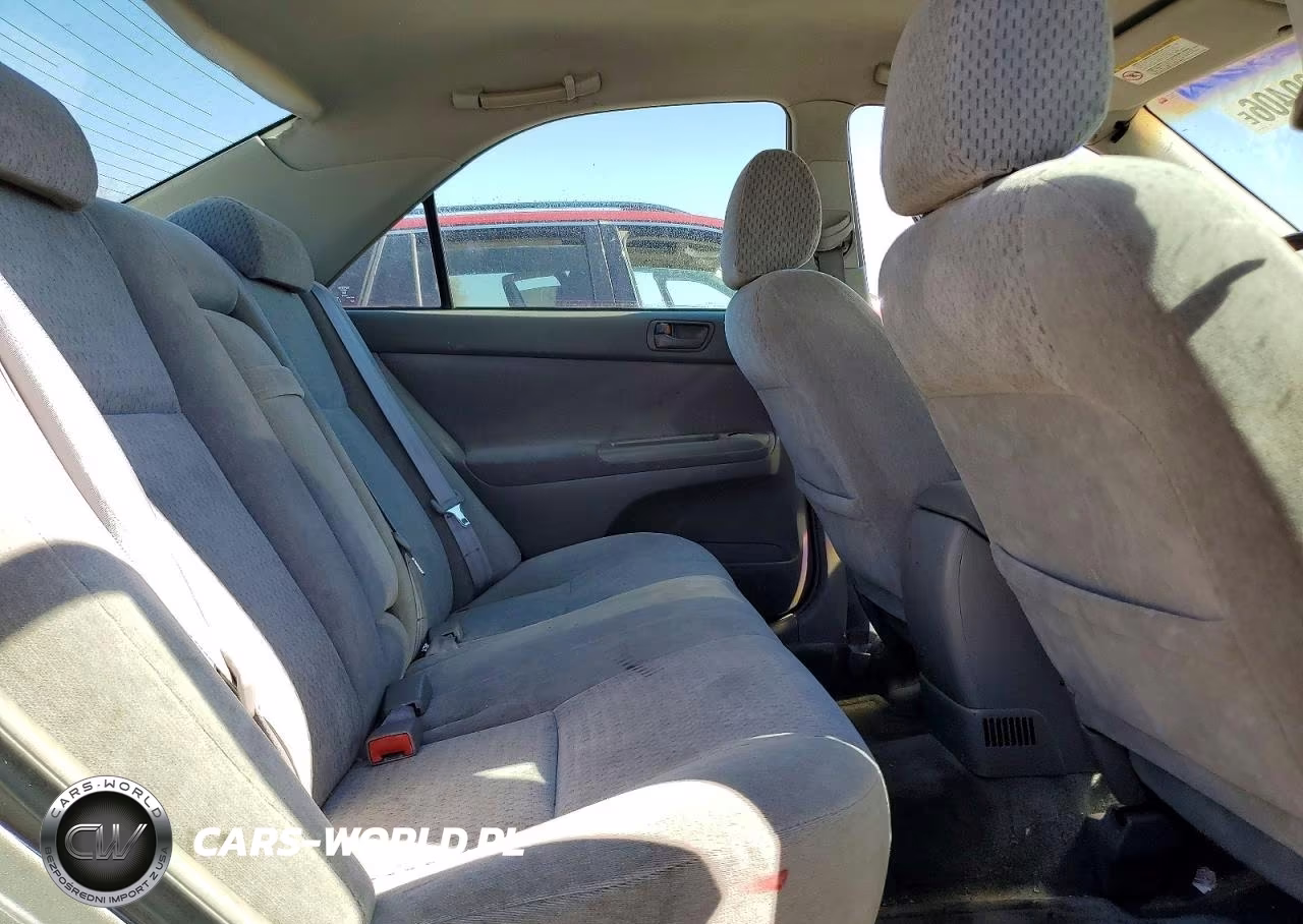 2003 Toyota Camry Le VIN:4T1BE32K13U682826 - 10
