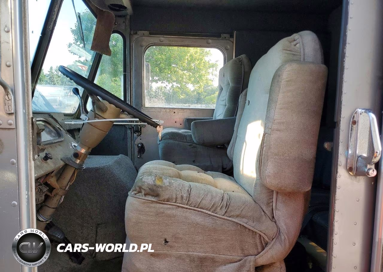 1981 Chevrolet Uk VIN:PS329F829831 - 7