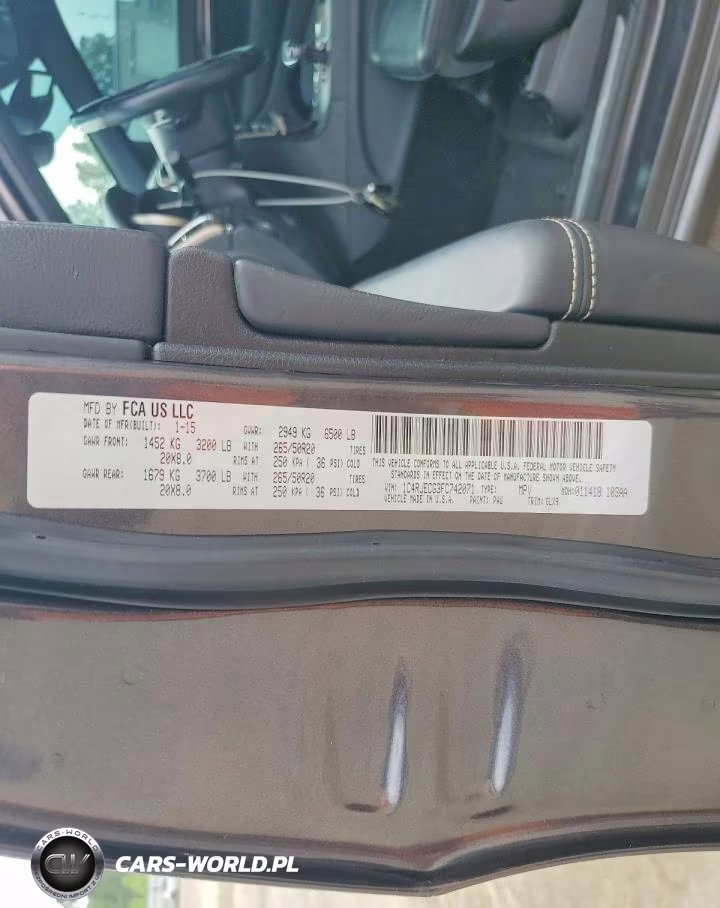 2015 Jeep Grand Cherokee Overland VIN:1C4RJECG3FC742071 - 14