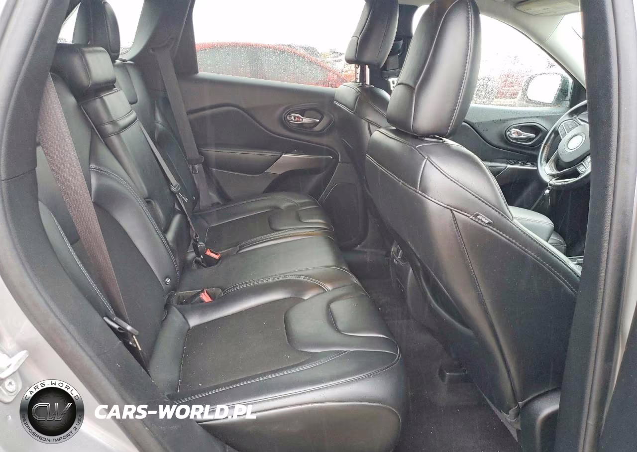 2019 Jeep Cherokee Latitude Plus VIN:1C4PJLLB8KD151304 - 10