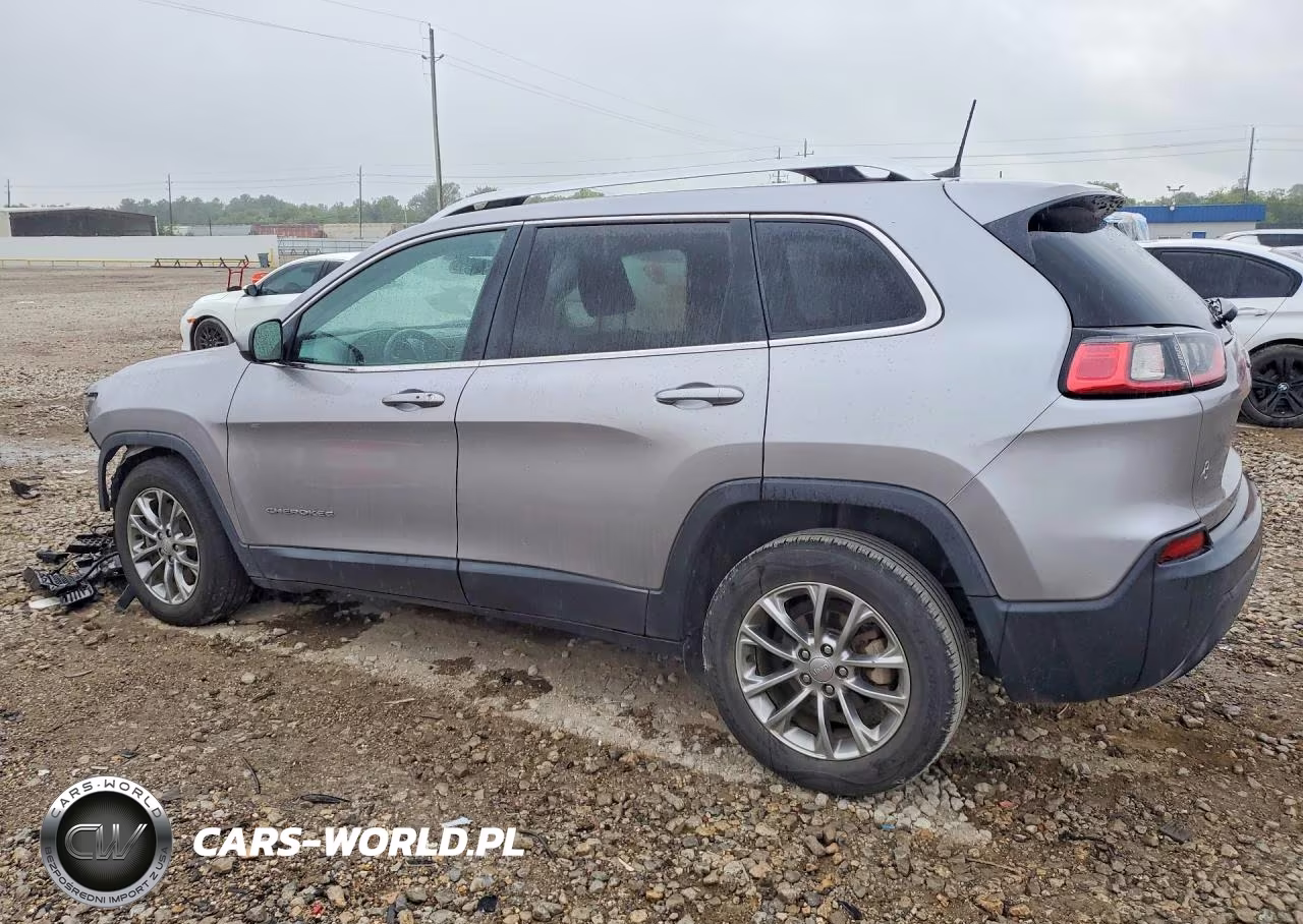 2019 Jeep Cherokee Latitude Plus VIN:1C4PJLLB8KD151304 - 2