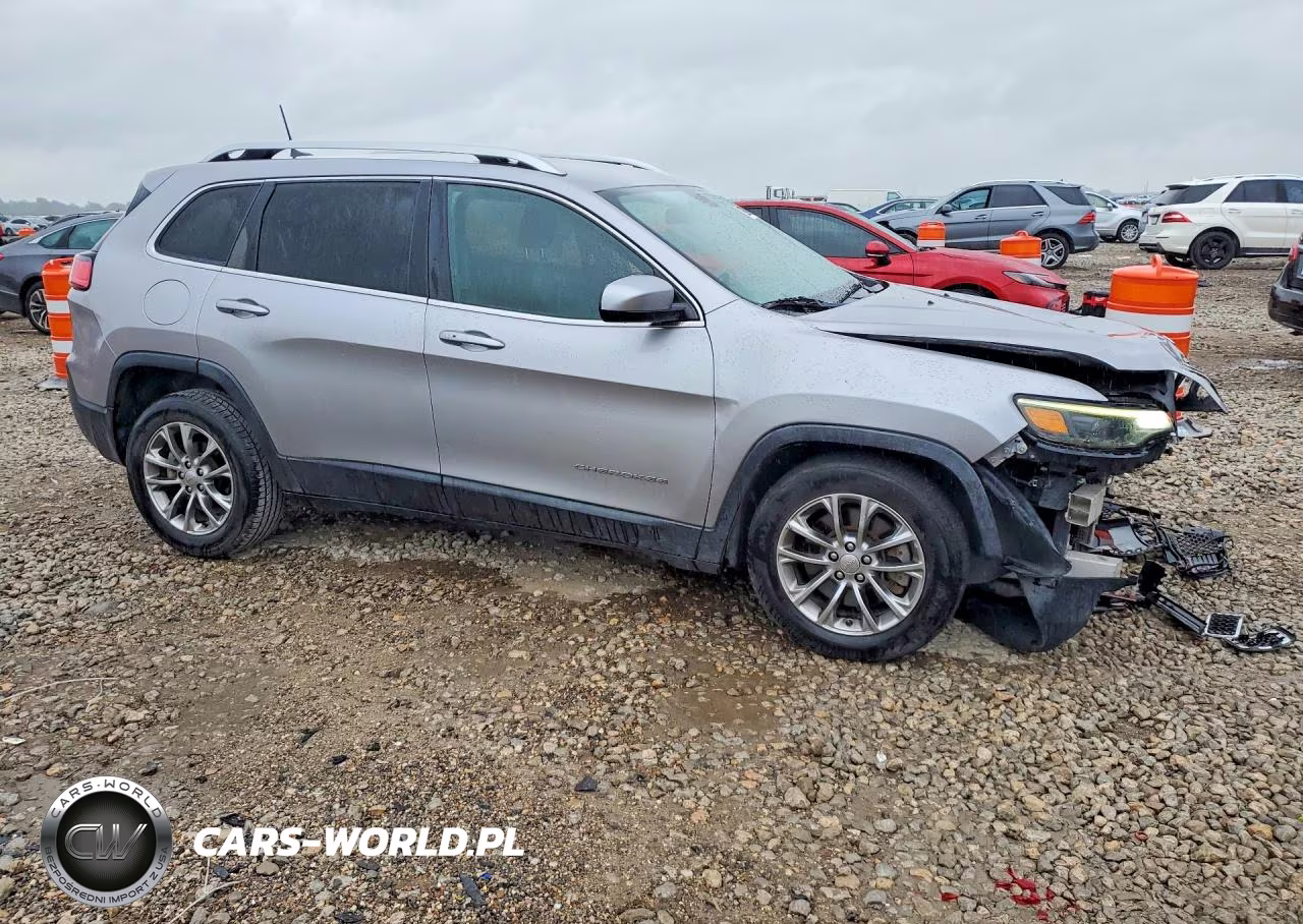 2019 Jeep Cherokee Latitude Plus VIN:1C4PJLLB8KD151304 - 4