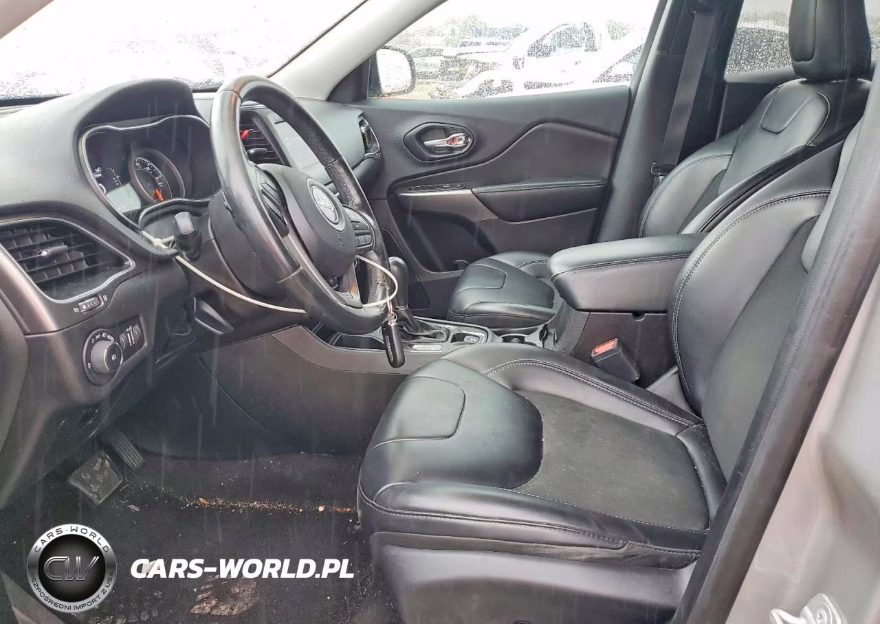 2019 Jeep Cherokee Latitude Plus VIN:1C4PJLLB8KD151304 - 7