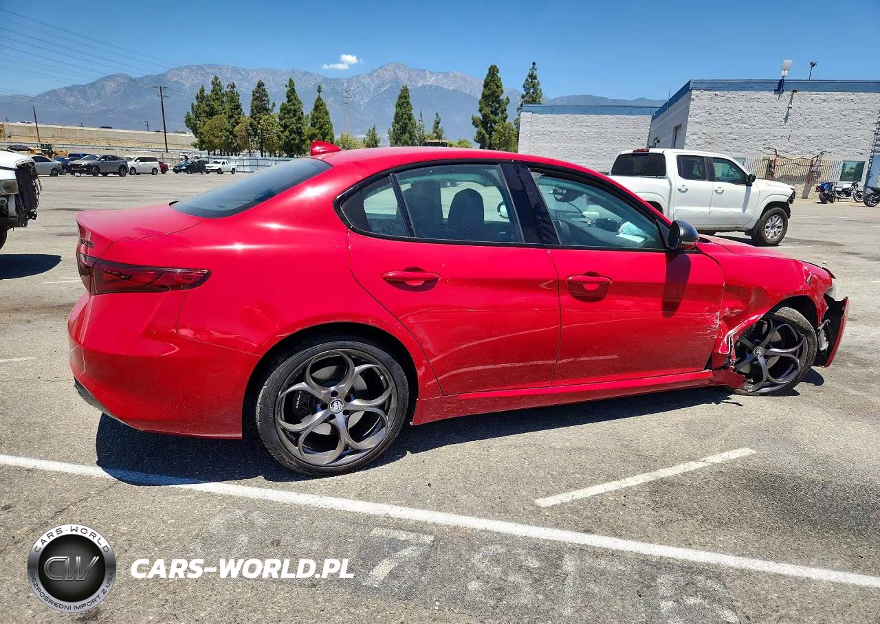 2018 Alfa Romeo Giulia VIN:ZARFAEBN7J7598843 - 3
