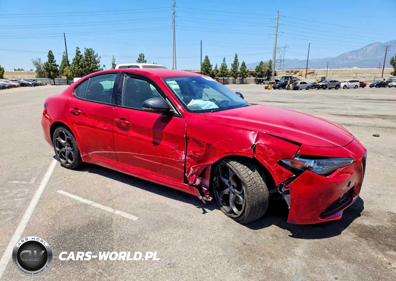 2018 Alfa Romeo Giulia VIN:ZARFAEBN7J7598843 - 4