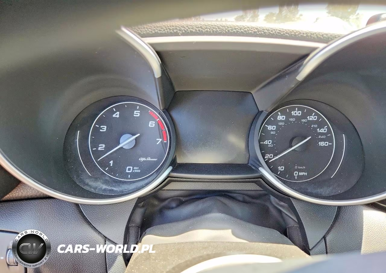 2018 Alfa Romeo Giulia VIN:ZARFAEBN7J7598843 - 9