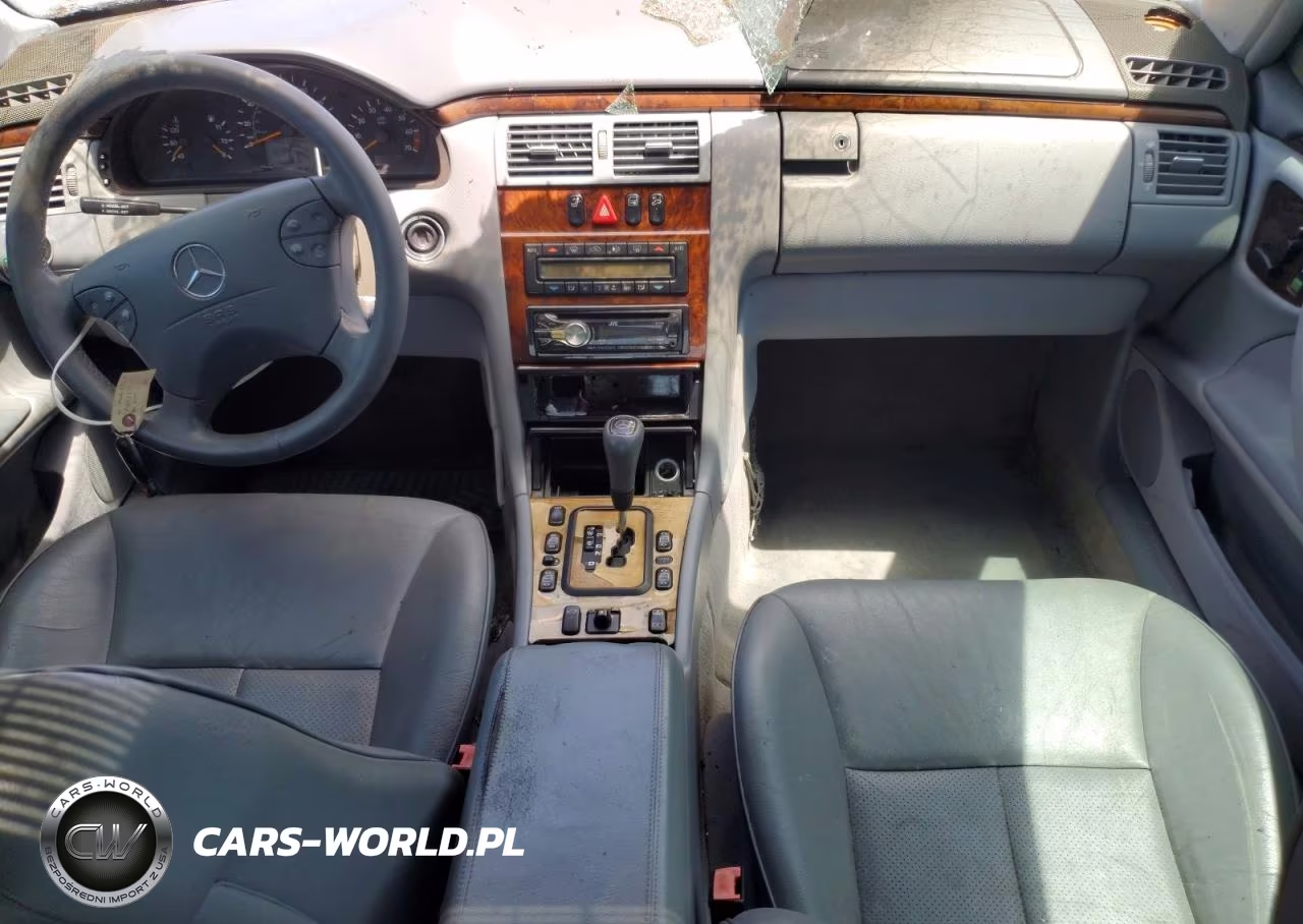 2000 Mercedes-Benz E 320 VIN:WDBJF65J4YB083793 - 8
