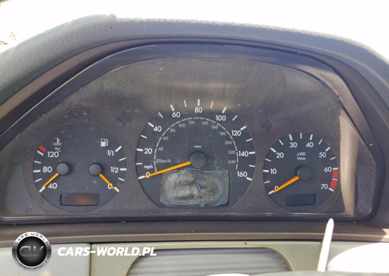 2000 Mercedes-Benz E 320 VIN:WDBJF65J4YB083793 - 9