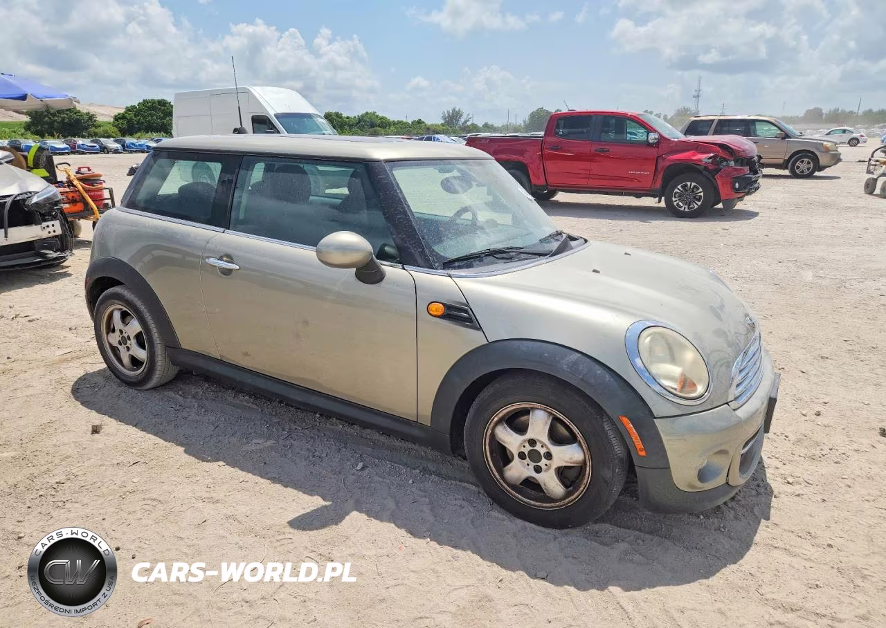 2011 Mini Cooper VIN:WMWSU3C58BTX96727 - 4