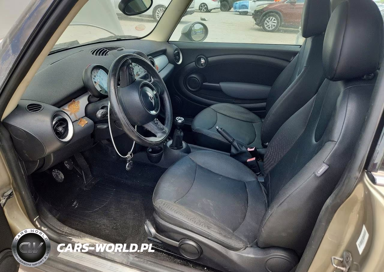 2011 Mini Cooper VIN:WMWSU3C58BTX96727 - 7