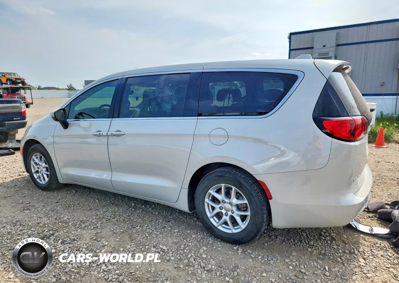 2017 Chrysler Pacifica Touring VIN:2C4RC1DG9HR587697 - 2