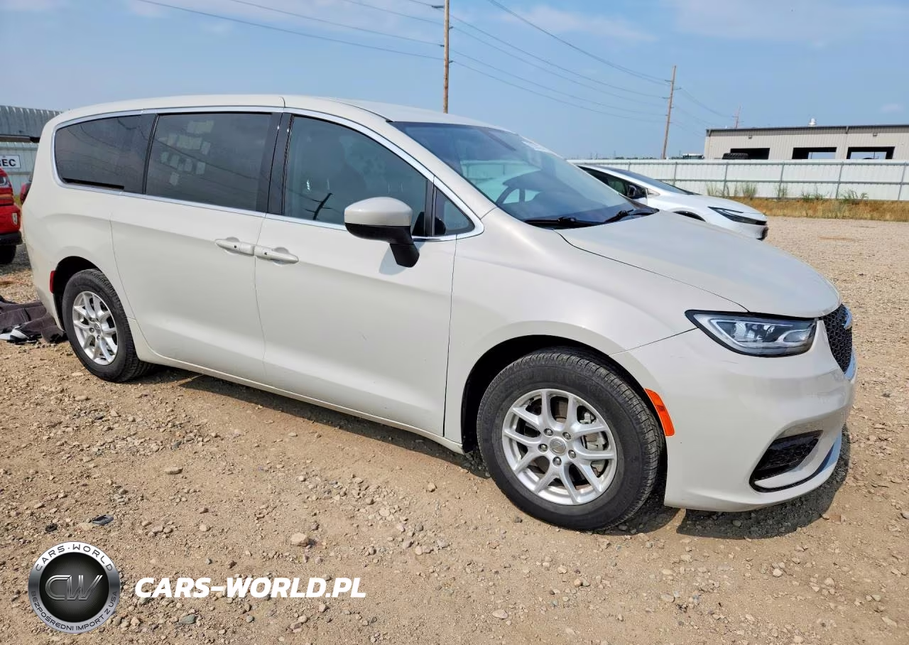 2017 Chrysler Pacifica Touring VIN:2C4RC1DG9HR587697 - 4