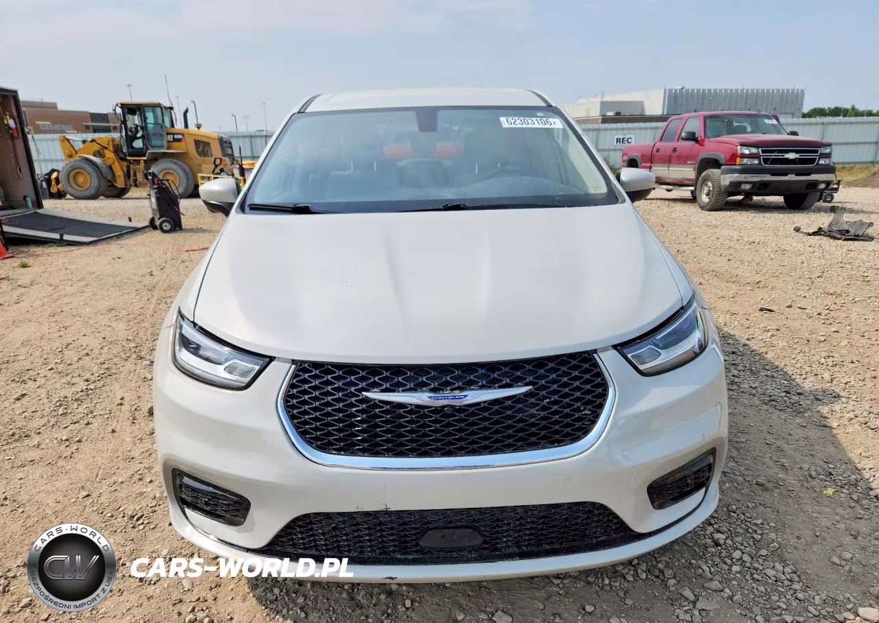 2017 Chrysler Pacifica Touring VIN:2C4RC1DG9HR587697 - 5