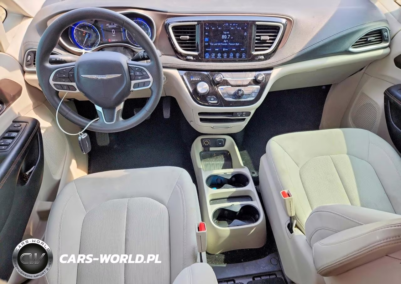 2017 Chrysler Pacifica Touring VIN:2C4RC1DG9HR587697 - 8