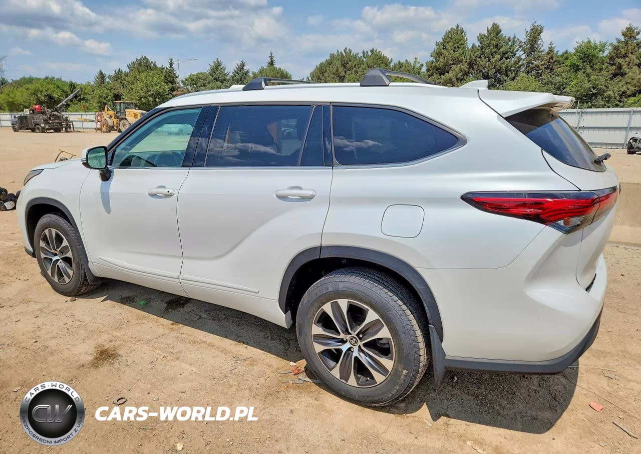 2022 Toyota Highlander Xle VIN:5TDGZRBH6NS584078 - 2