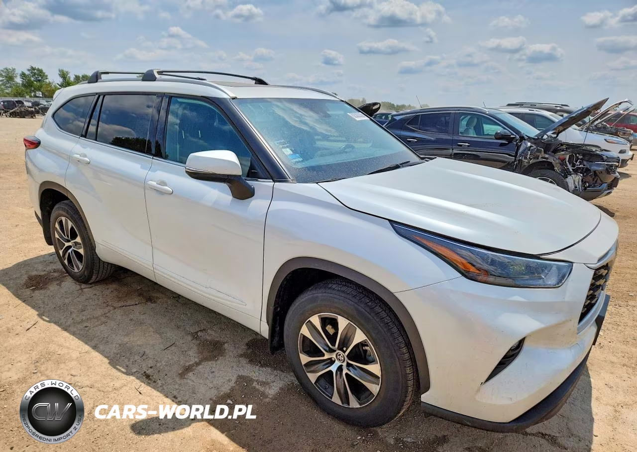 2022 Toyota Highlander Xle VIN:5TDGZRBH6NS584078 - 4