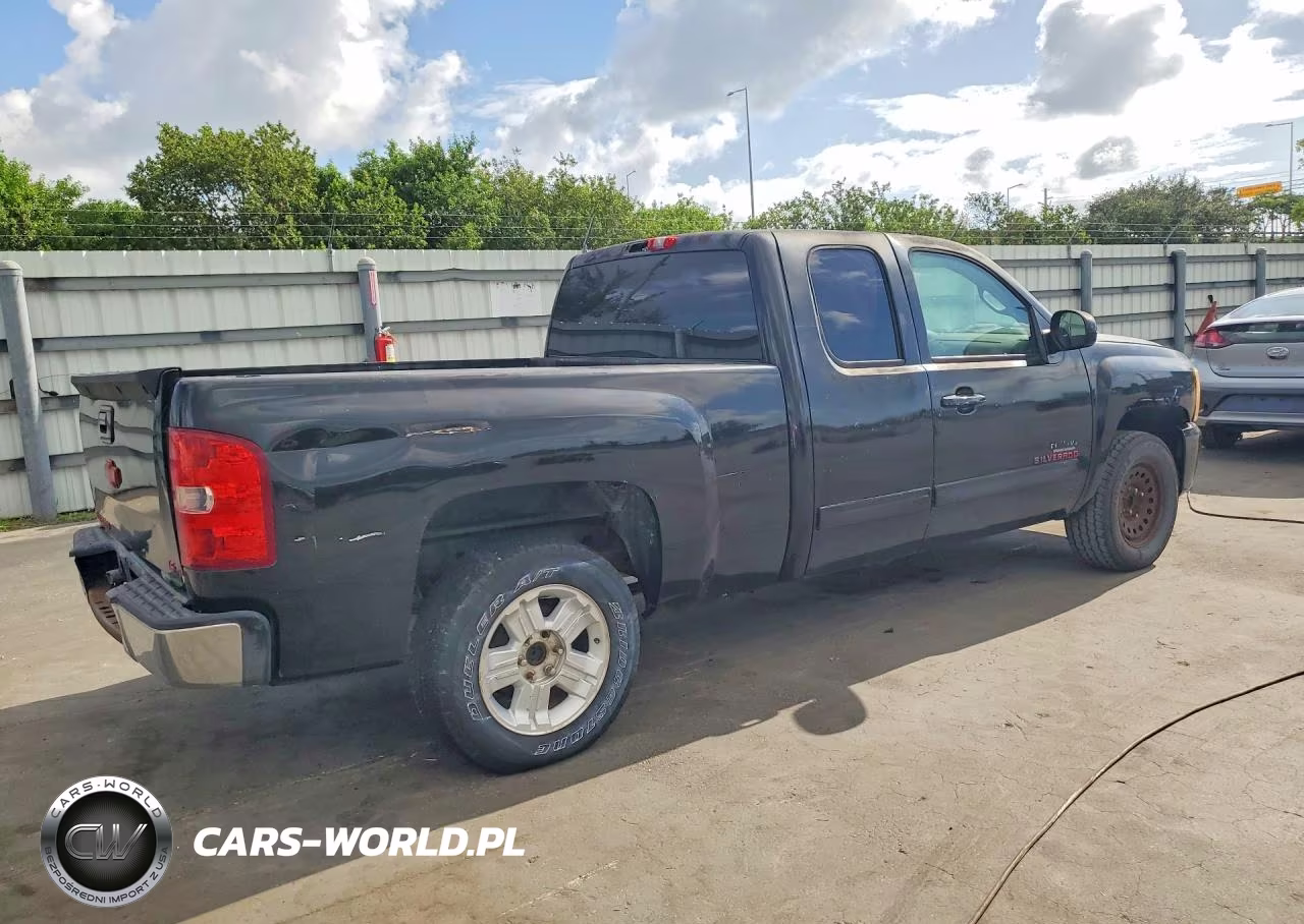 2008 Chevrolet Silverado C1500 VIN:2GCEC19J781238054 - 3