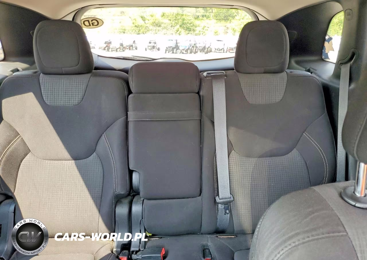 2015 Jeep Cherokee Latitude VIN:1C4PJLCB0FW741748 - 10