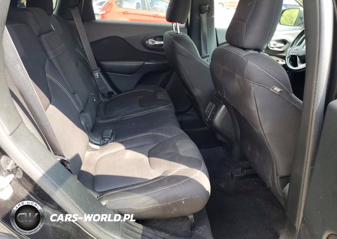 2015 Jeep Cherokee Latitude VIN:1C4PJLCB0FW741748 - 11