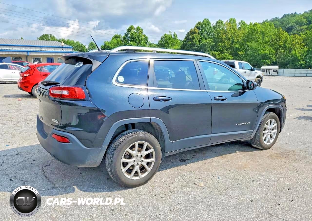 2015 Jeep Cherokee Latitude VIN:1C4PJLCB0FW741748 - 3