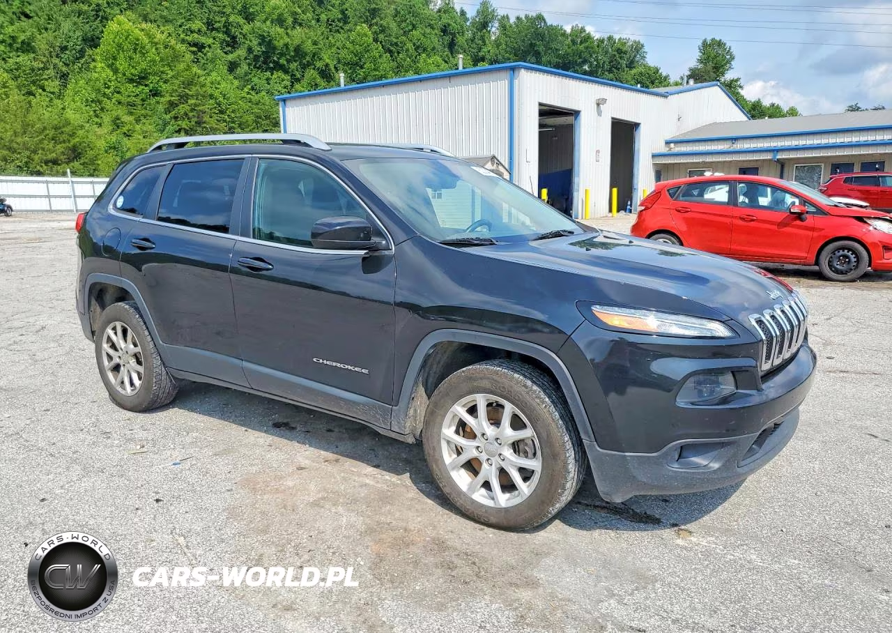 2015 Jeep Cherokee Latitude VIN:1C4PJLCB0FW741748 - 4