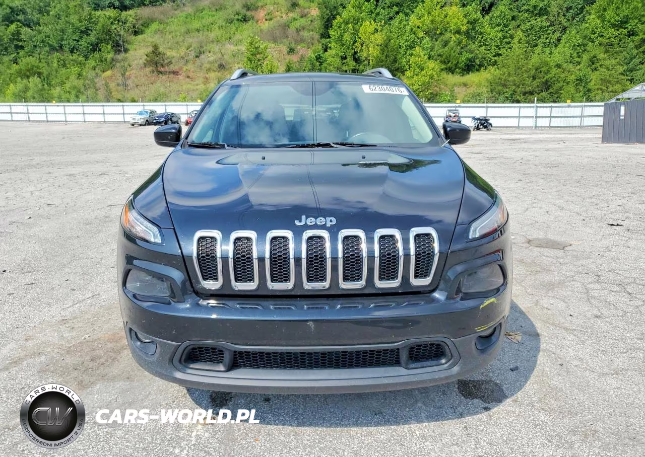 2015 Jeep Cherokee Latitude VIN:1C4PJLCB0FW741748 - 5