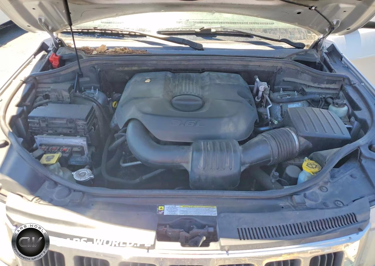 2011 Jeep Grand Cherokee Laredo VIN:1J4RR4GG2BC563666 - 12