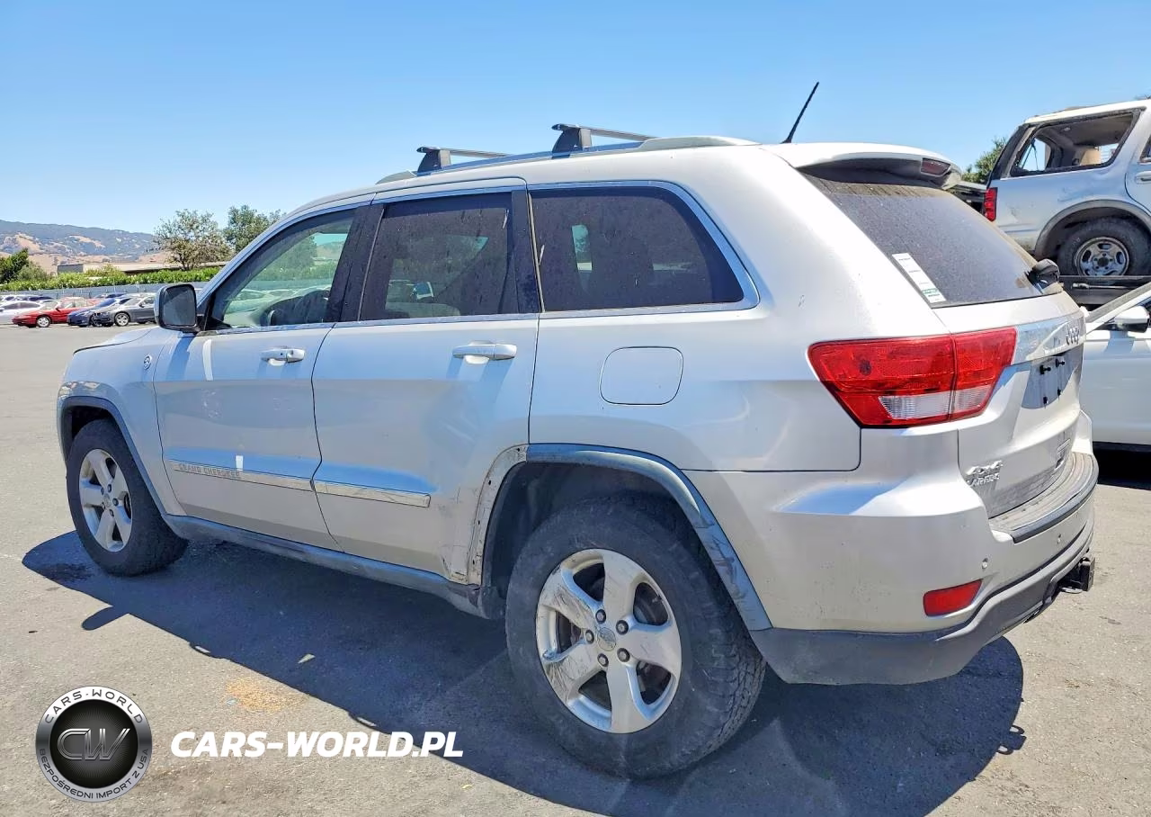 2011 Jeep Grand Cherokee Laredo VIN:1J4RR4GG2BC563666 - 2