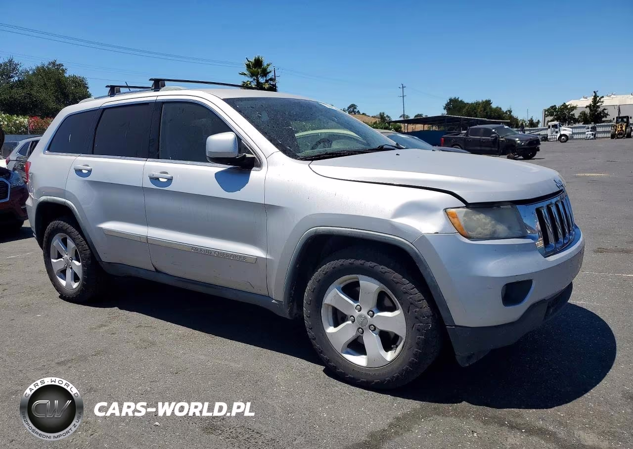 2011 Jeep Grand Cherokee Laredo VIN:1J4RR4GG2BC563666 - 4
