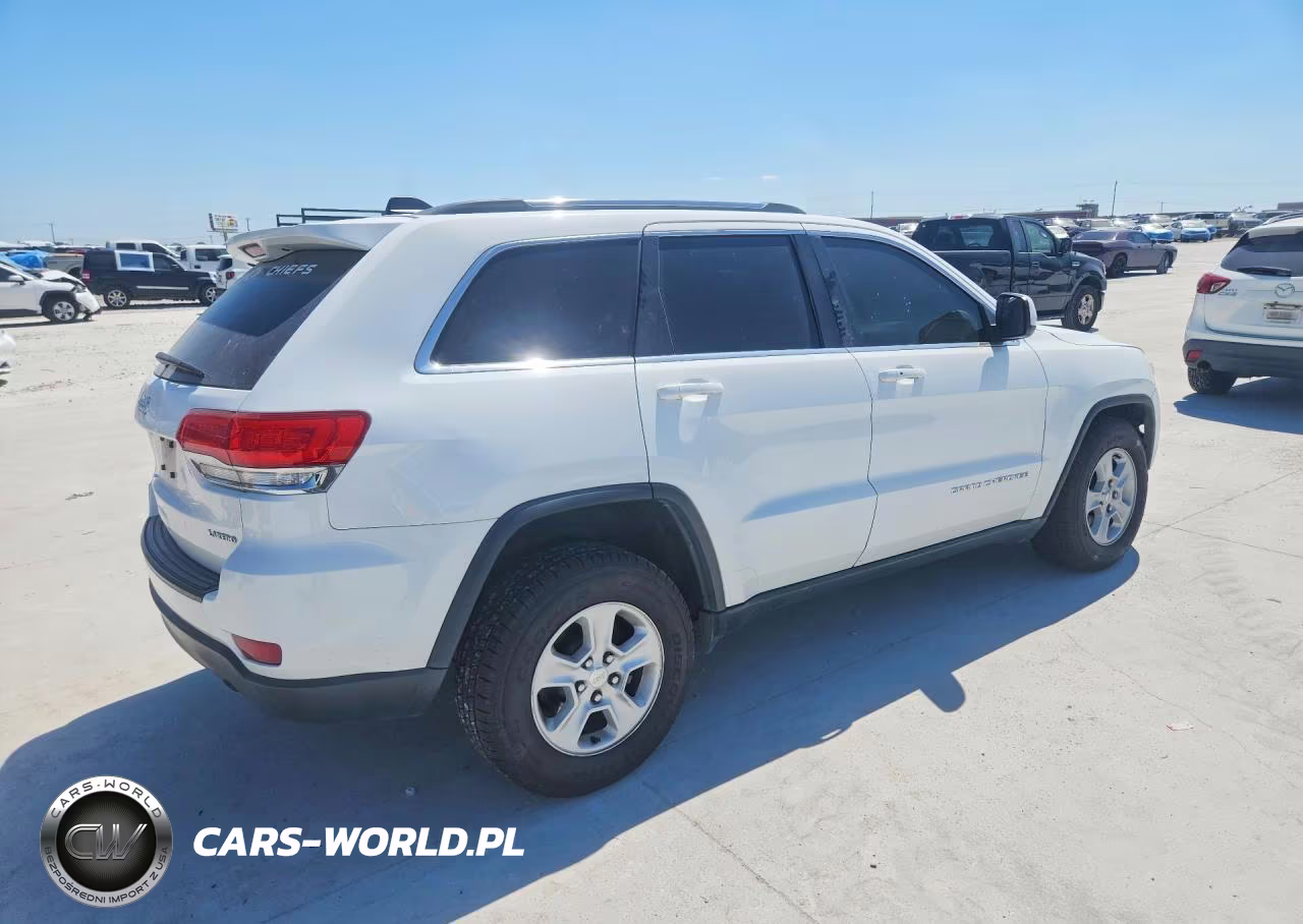 2015 Jeep Grand Cherokee Laredo VIN:1C4RJEAG7FC613981 - 3