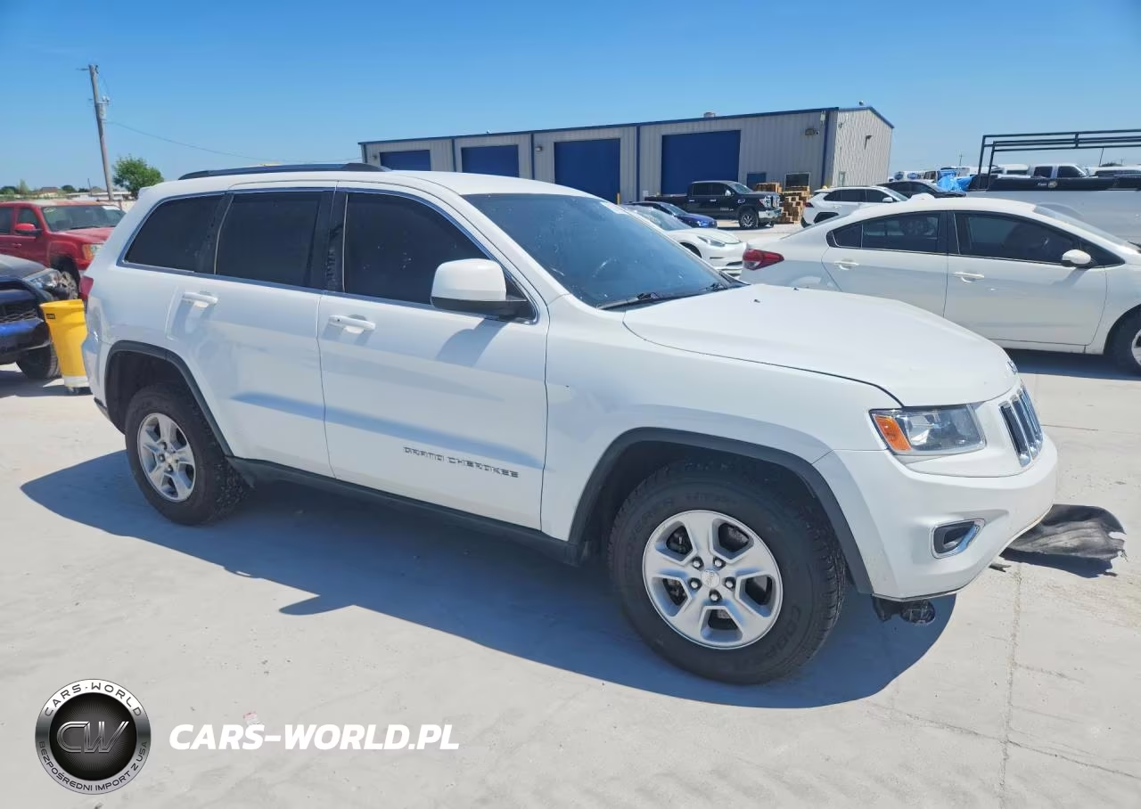 2015 Jeep Grand Cherokee Laredo VIN:1C4RJEAG7FC613981 - 4