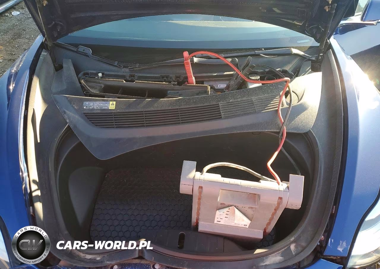 2018 Tesla Model 3 VIN:5YJ3E1EB8JF063641 - 11