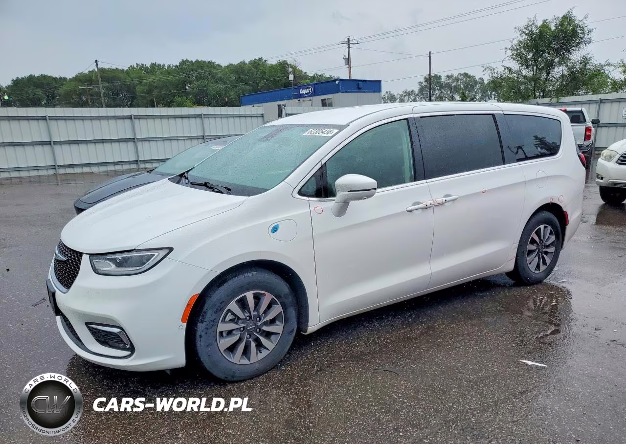 2022 Chrysler Pacifica Hybrid Touring L VIN:2C4RC1L72NR121638 - 1
