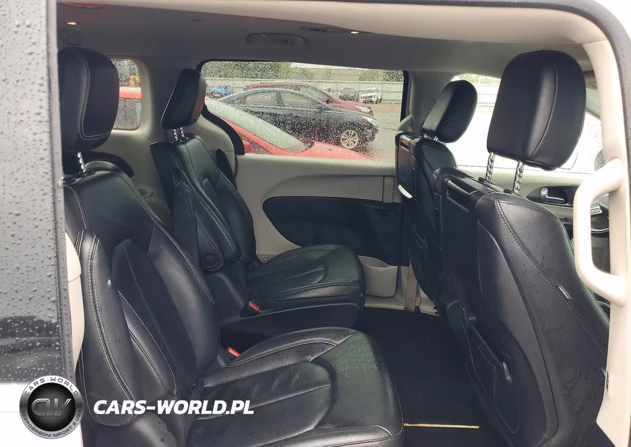 2022 Chrysler Pacifica Hybrid Touring L VIN:2C4RC1L72NR121638 - 11