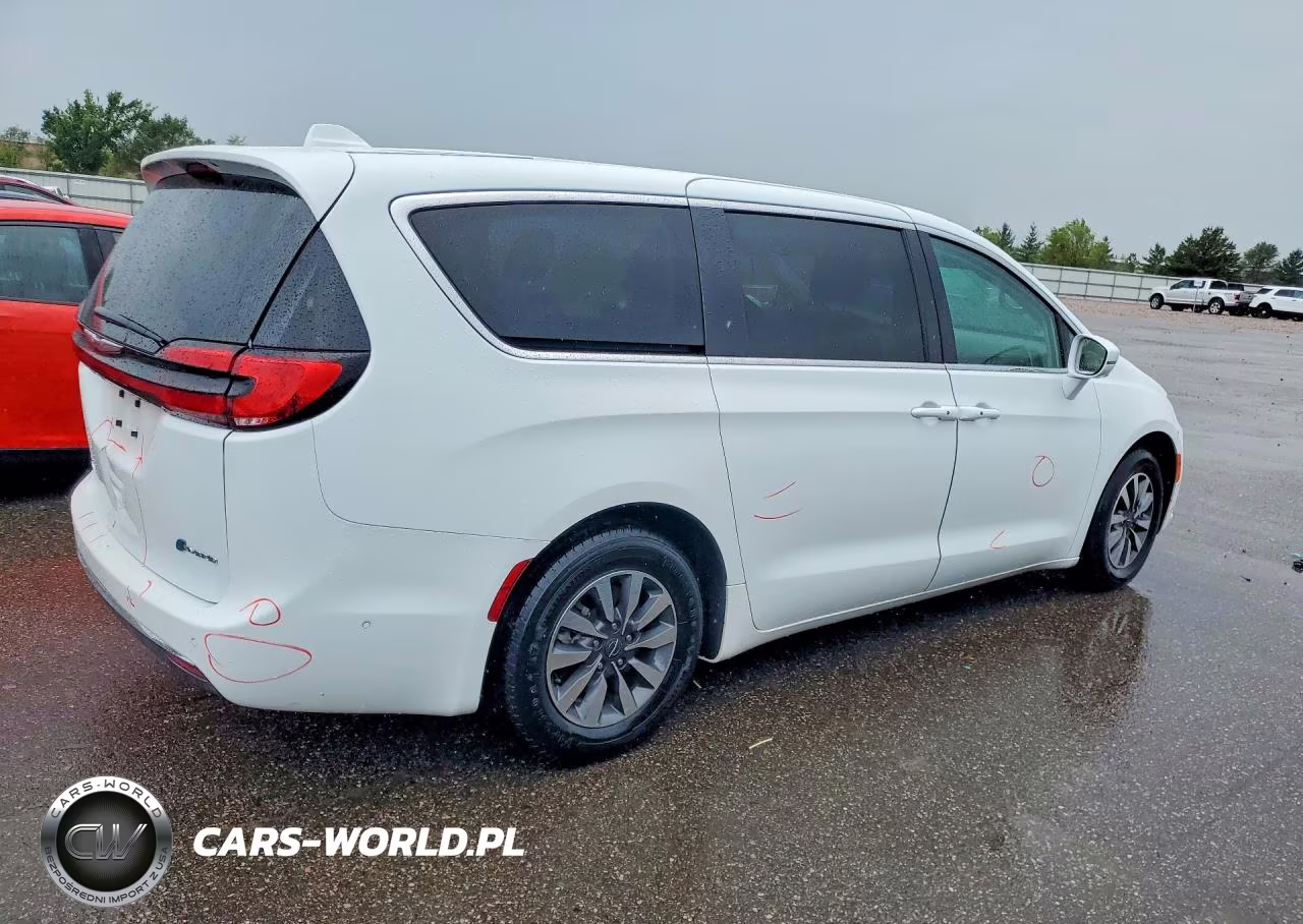 2022 Chrysler Pacifica Hybrid Touring L VIN:2C4RC1L72NR121638 - 3