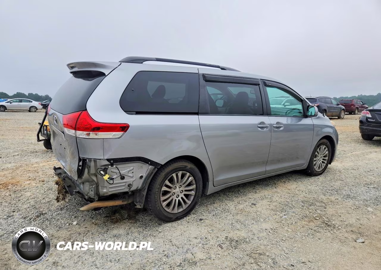 2013 Toyota Sienna Xle 8-Passenger VIN:5TDYK3DC5DS340654 - 3