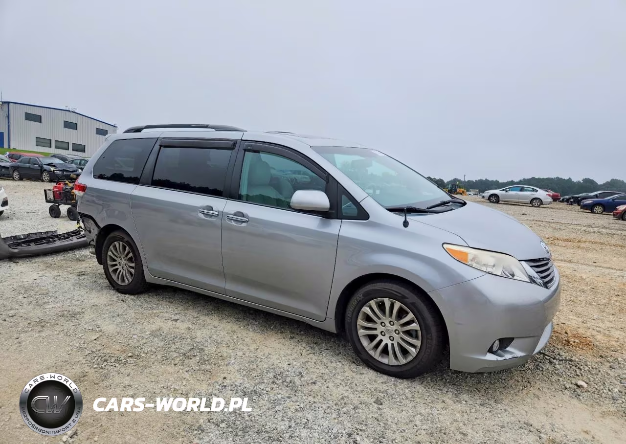 2013 Toyota Sienna Xle 8-Passenger VIN:5TDYK3DC5DS340654 - 4