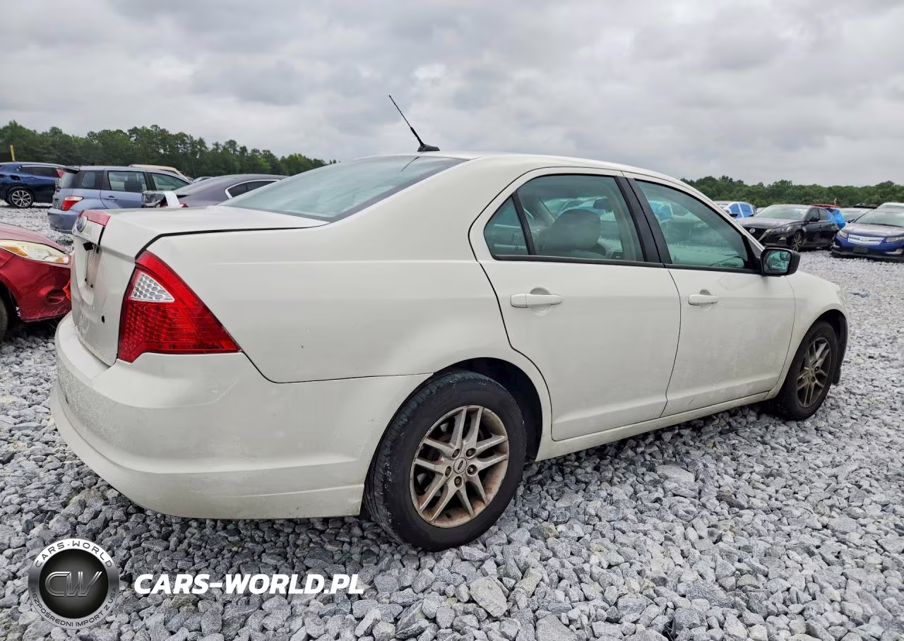 2012 Ford Fusion S VIN:3FAHP0GA6CR200047 - 3