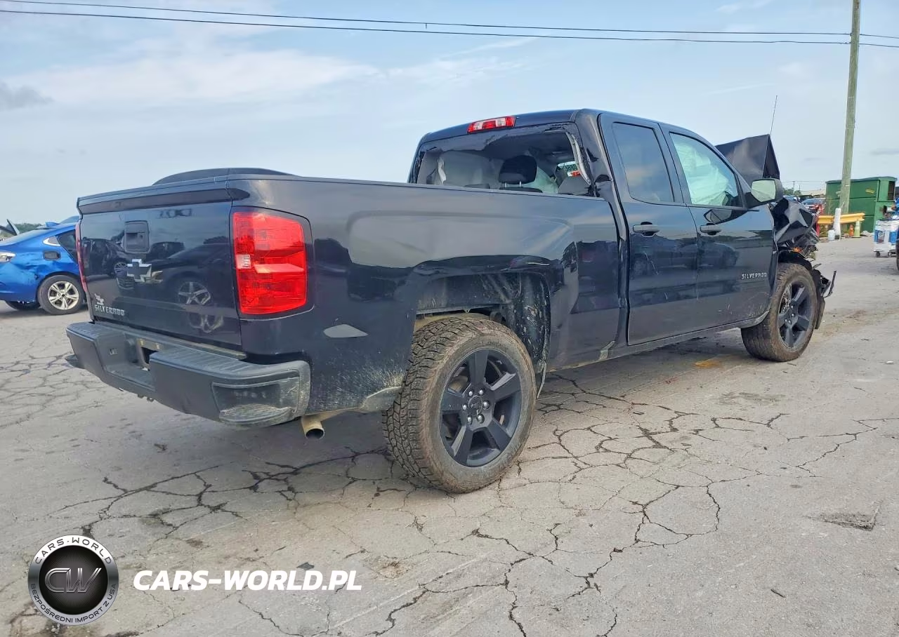 2018 Chevrolet Silverado C1500 VIN:1GCRCNEH5JZ168207 - 3
