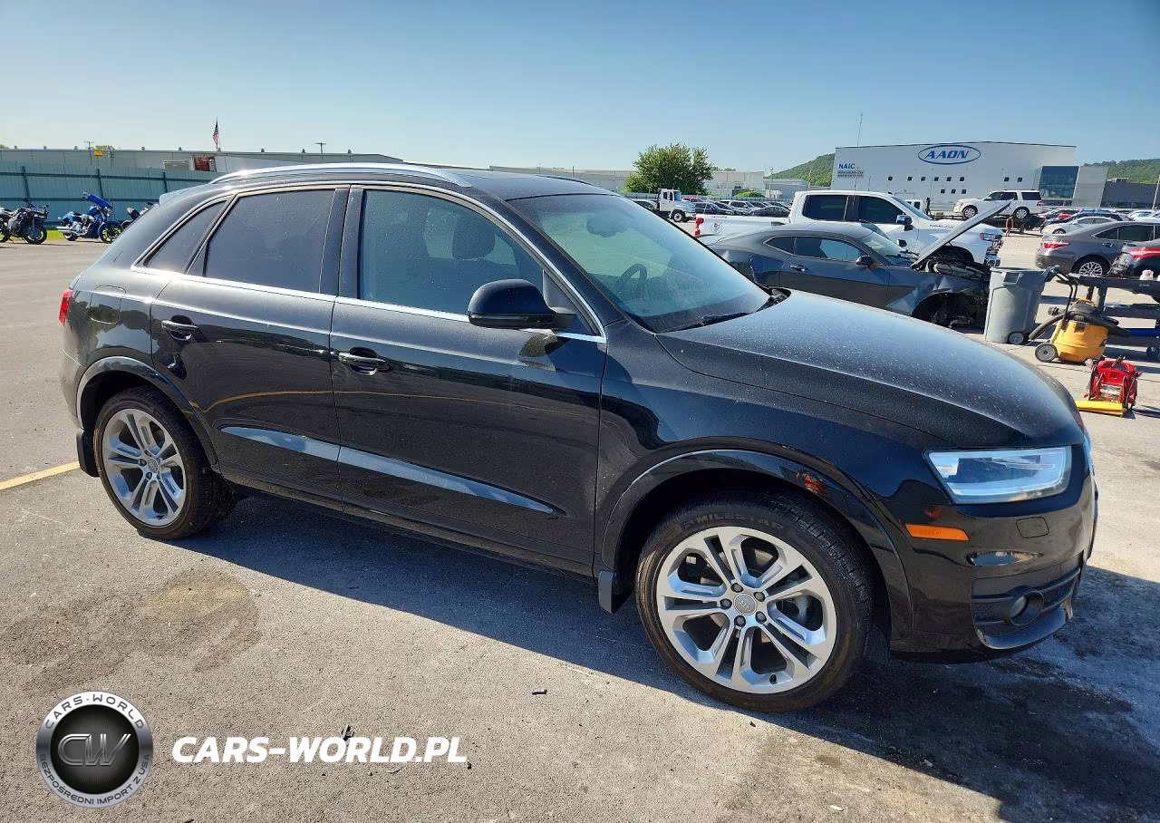 2015 Audi Q3 Premium Plus VIN:WA1EFCFS9FR000947 - 4