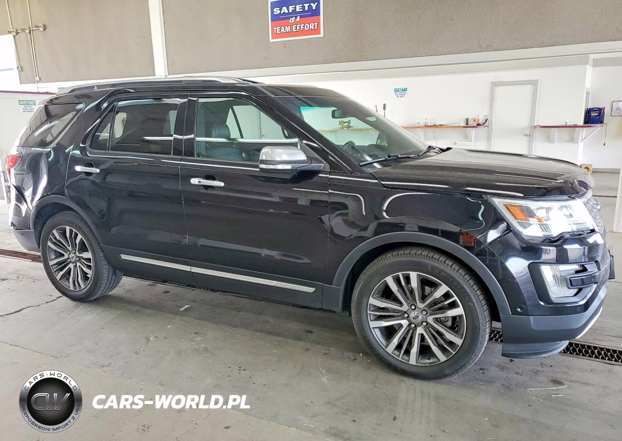 2017 Ford Explorer Platinum VIN:1FM5K8HT2HGA62463 - 4