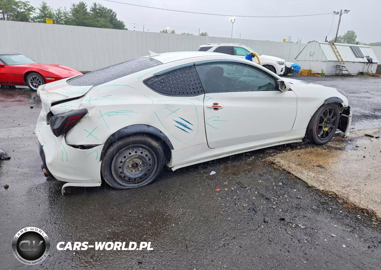 2010 Hyundai Genesis Coupe 2.0T R-Spec VIN:KMHHT6KD6AU027707 - 3