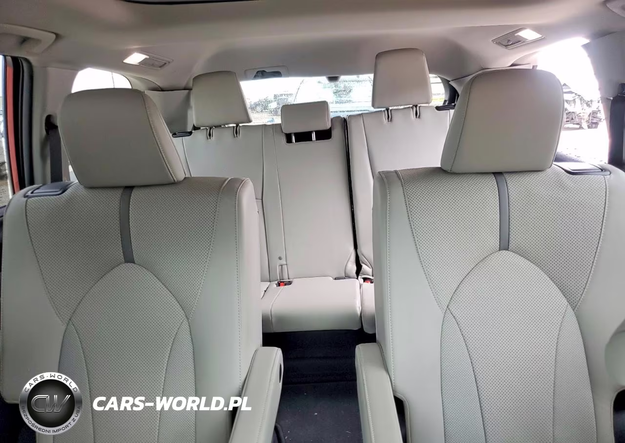 2024 Toyota Grand Highlander Platinum VIN:5TDAAAB52RS044382 - 10